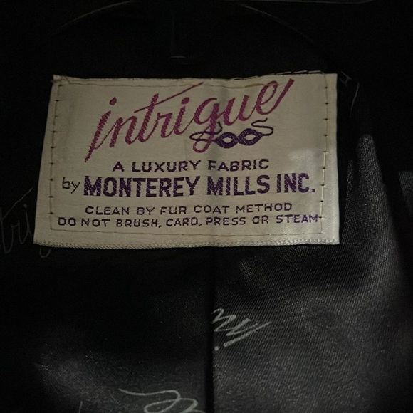 GET READY FOR WINTER ❄️ Intrigue black vintage faux channel mink midi coat. - Picture 5 of 7